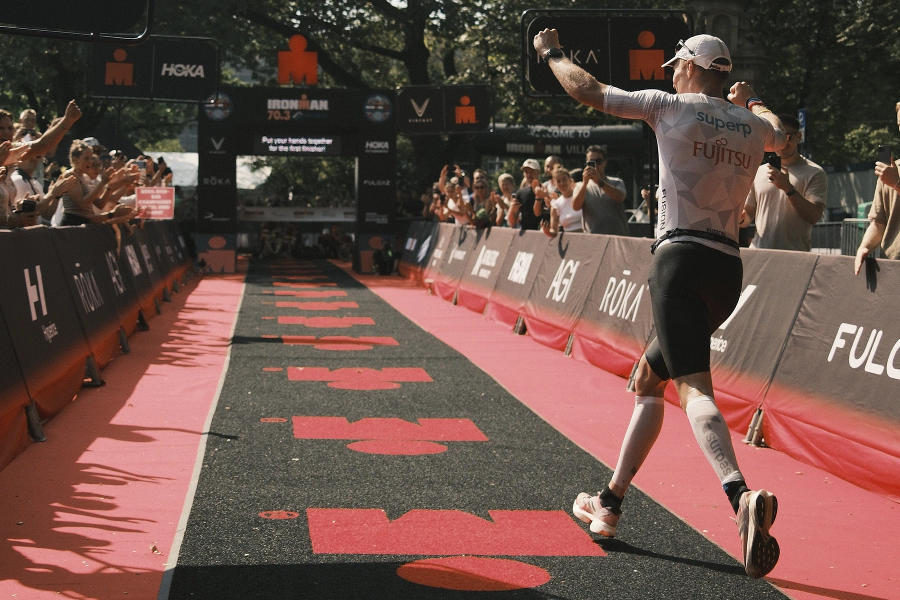 Sport.Bild.Ironman_Zieleinlauf